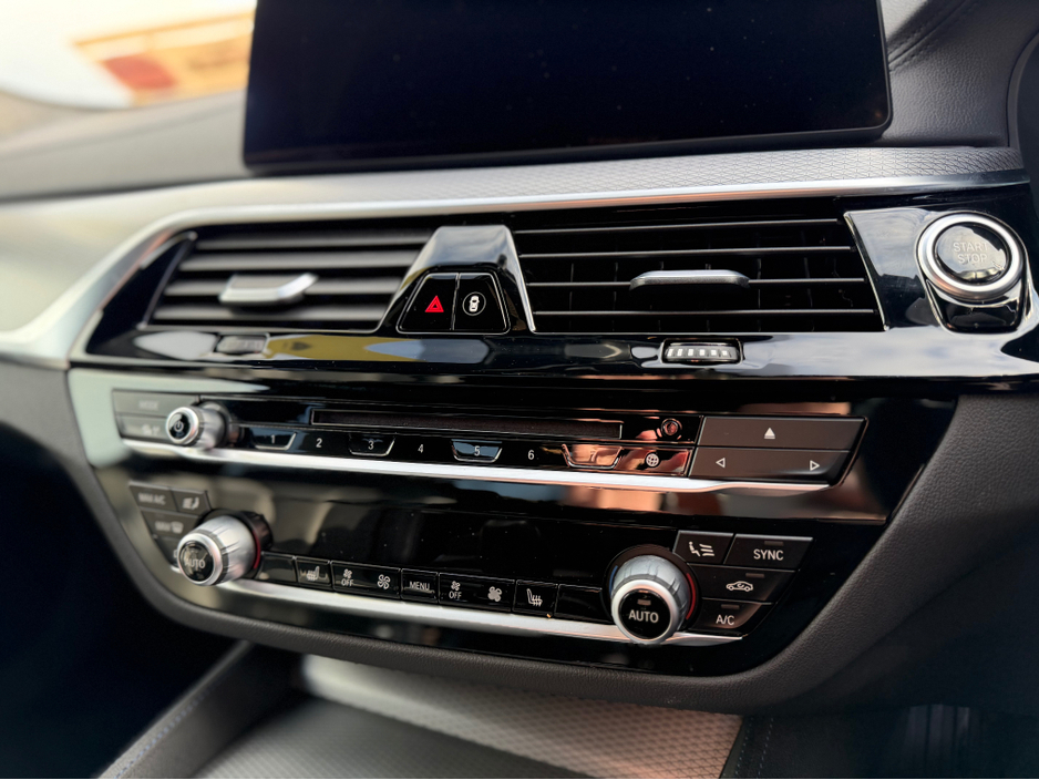 2018 BMW 5 Series - image 26