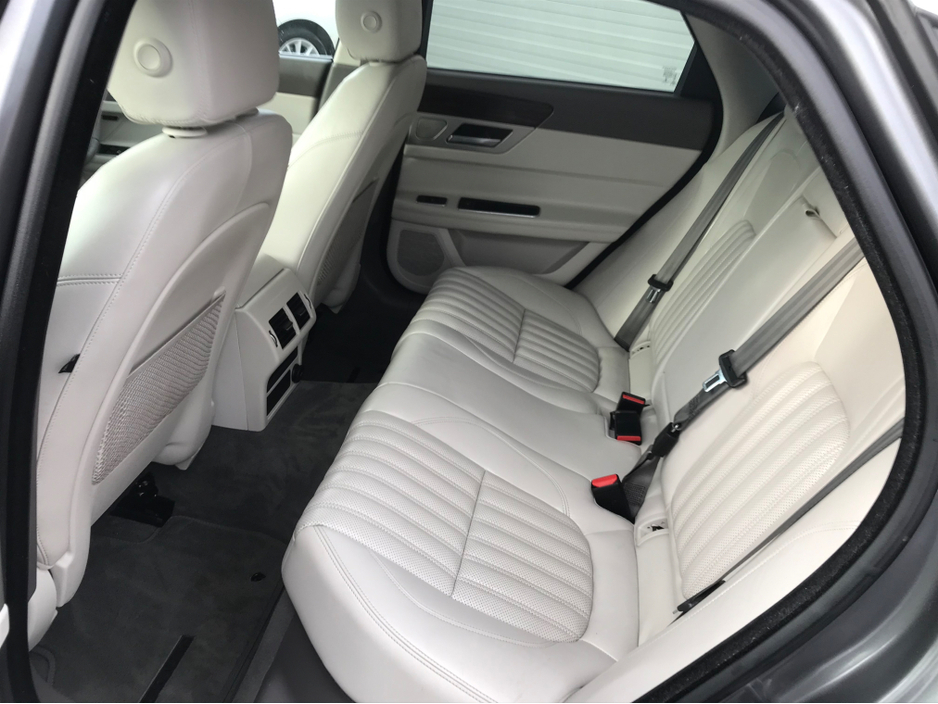2018 Jaguar XF - image 9