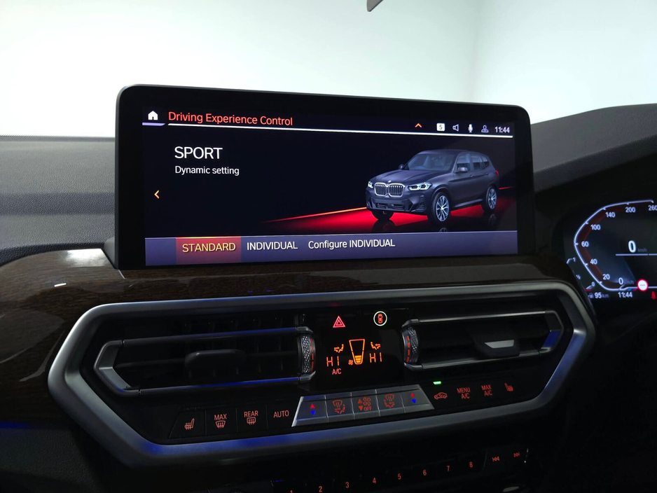 2021 BMW X3 - image 25