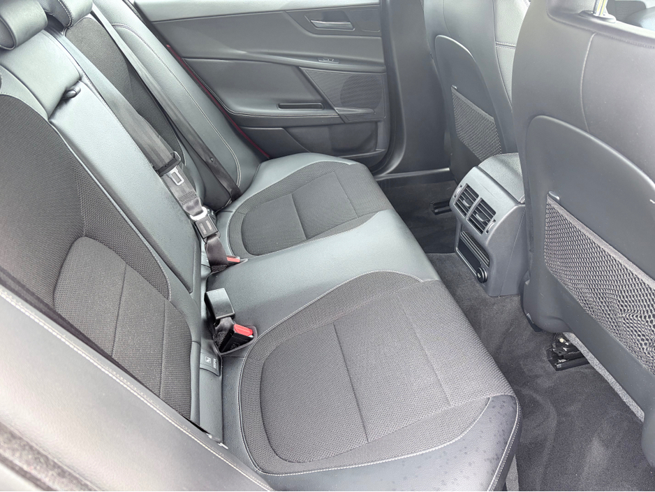 2018 Jaguar XE - image 18