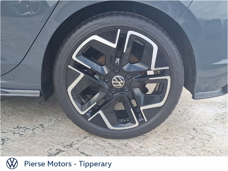 2024 Volkswagen Golf - image 8