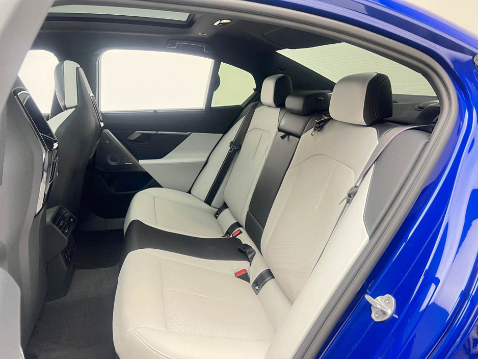 2025 BMW M5 M5 4.4 PHEV 727HP MARINA BAY €127,990