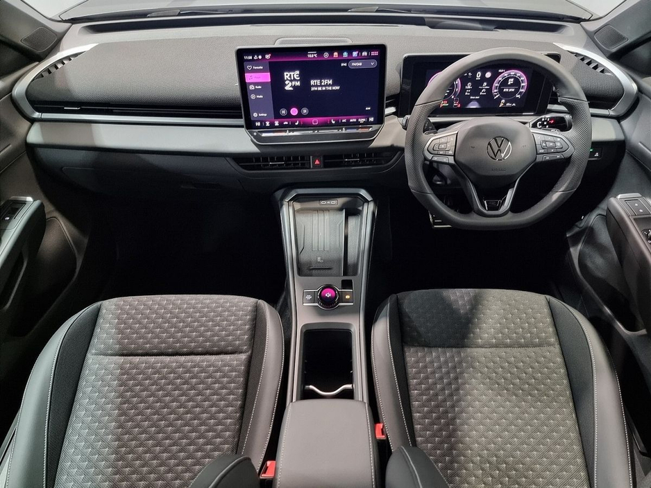 2026 Volkswagen T-Roc - image 2