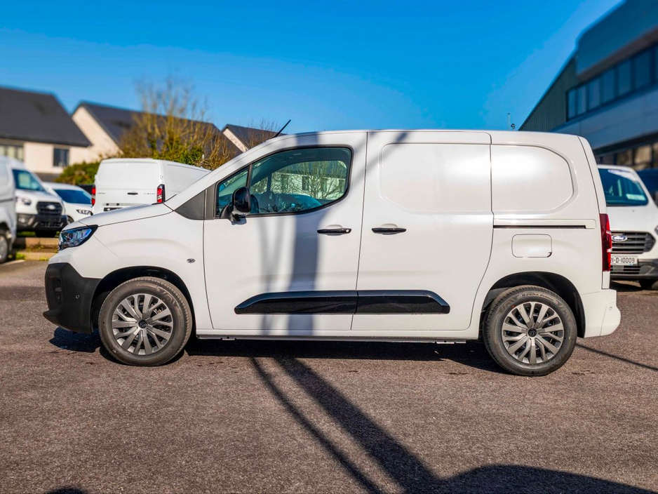 2026 Peugeot Partner - image 13