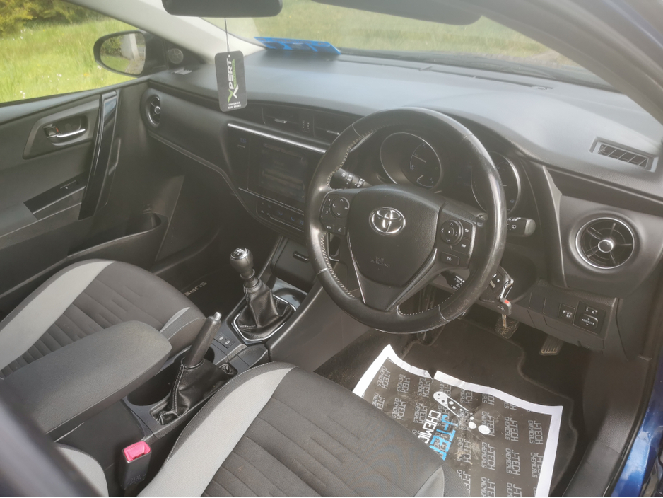 2016 Toyota Auris - image 18