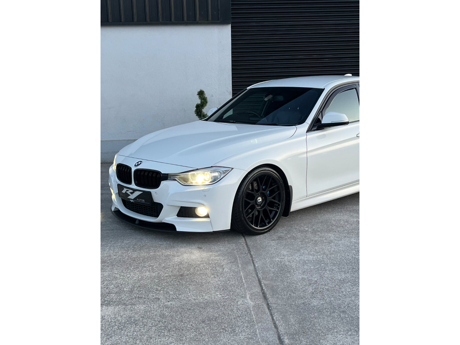 2012 BMW 3 Series - image 2