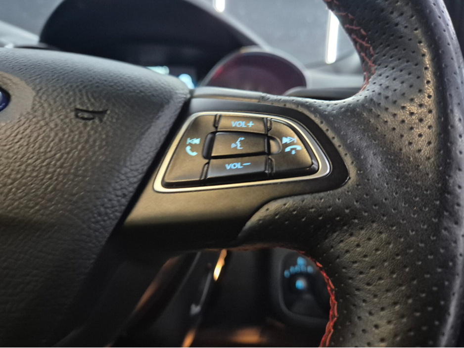 2019 Ford Kuga - image 15