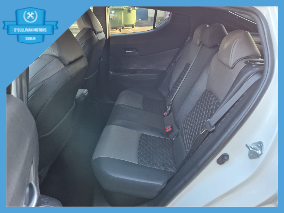 2022 Toyota C-HR / 2022 / 1.8 HYBRID / AUTOMATIC €19,999