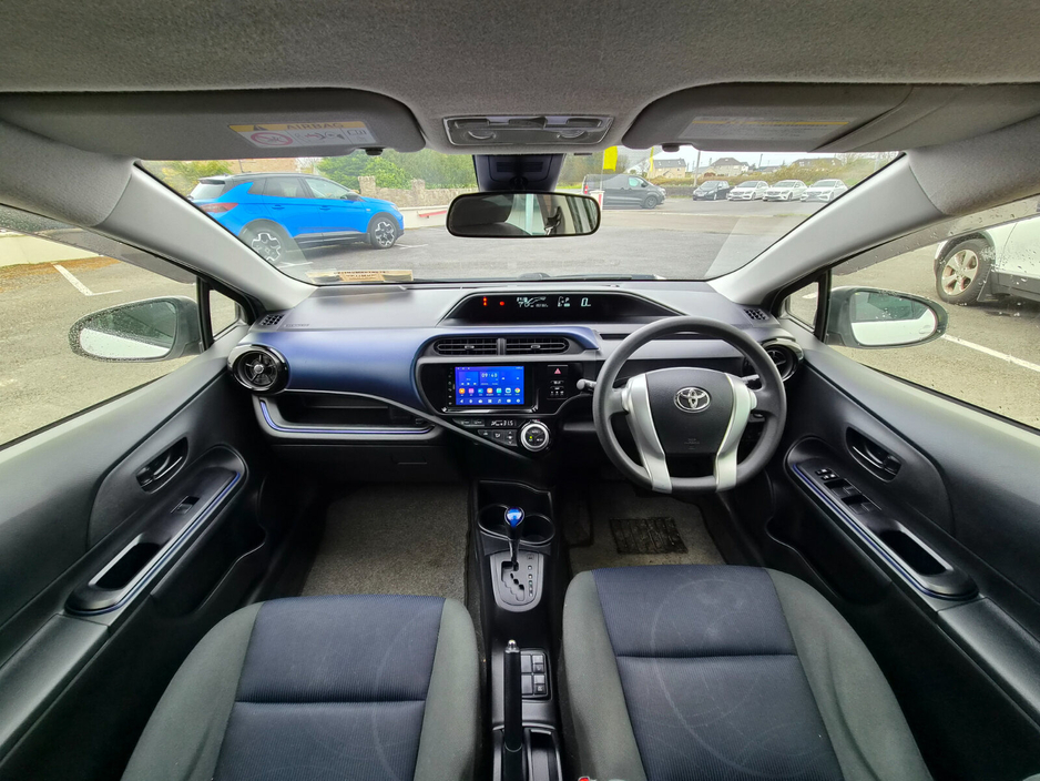 2016 Toyota Aqua - image 9