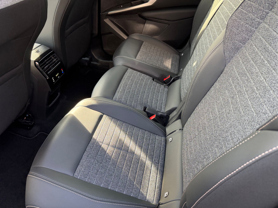 2025 Peugeot 5008 - image 9