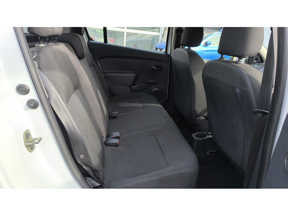 2017 Dacia Sandero - image 13