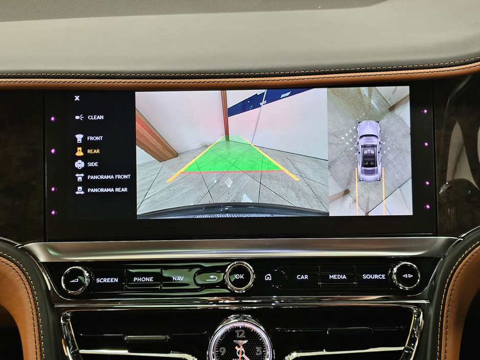 2022 Bentley Flying Spur V6 Hybrid Auto // Racing Green €164,950