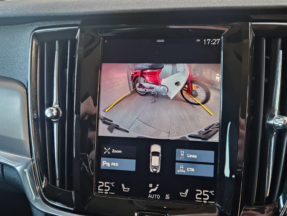 2019 Volvo S90 - image 15