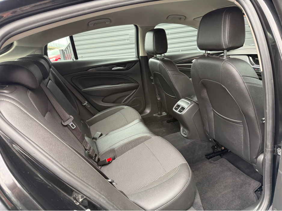 2018 Opel Insignia - image 11