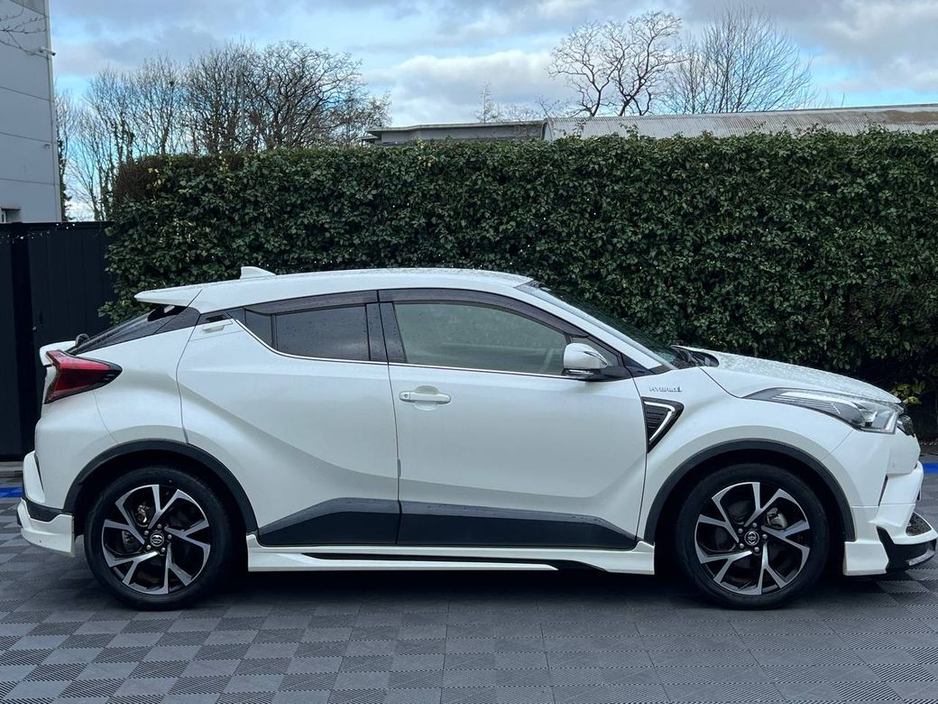 2018 Toyota C-HR MODELLISTA 1.8 HYBRID // 18" DIAMOND CUT ALLOYS // HEATED SEATS // PARKING SENSORS €19,900