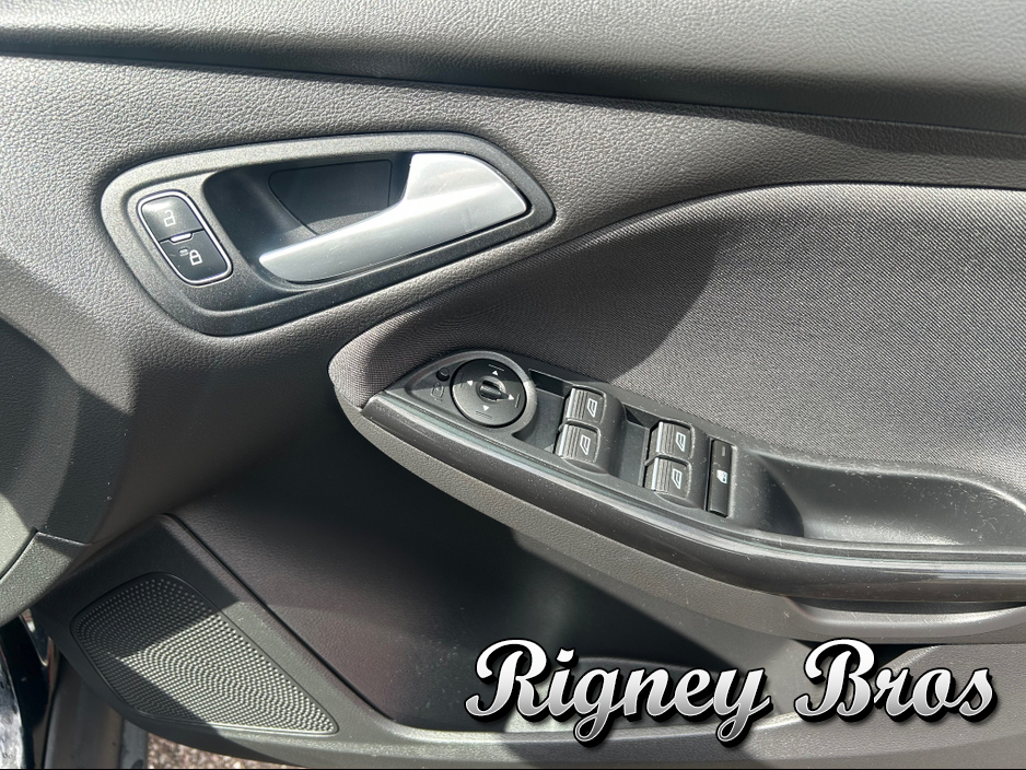 2017 Ford Focus - image 7