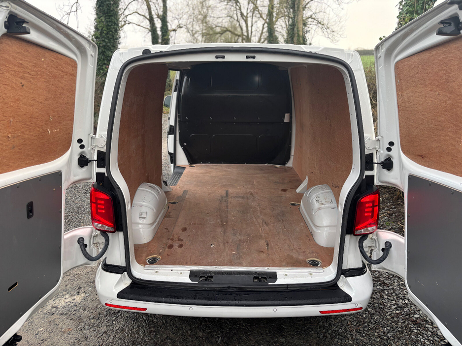 2021 Volkswagen Transporter  €18,998