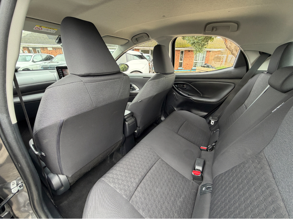 2023 Toyota Yaris - image 24