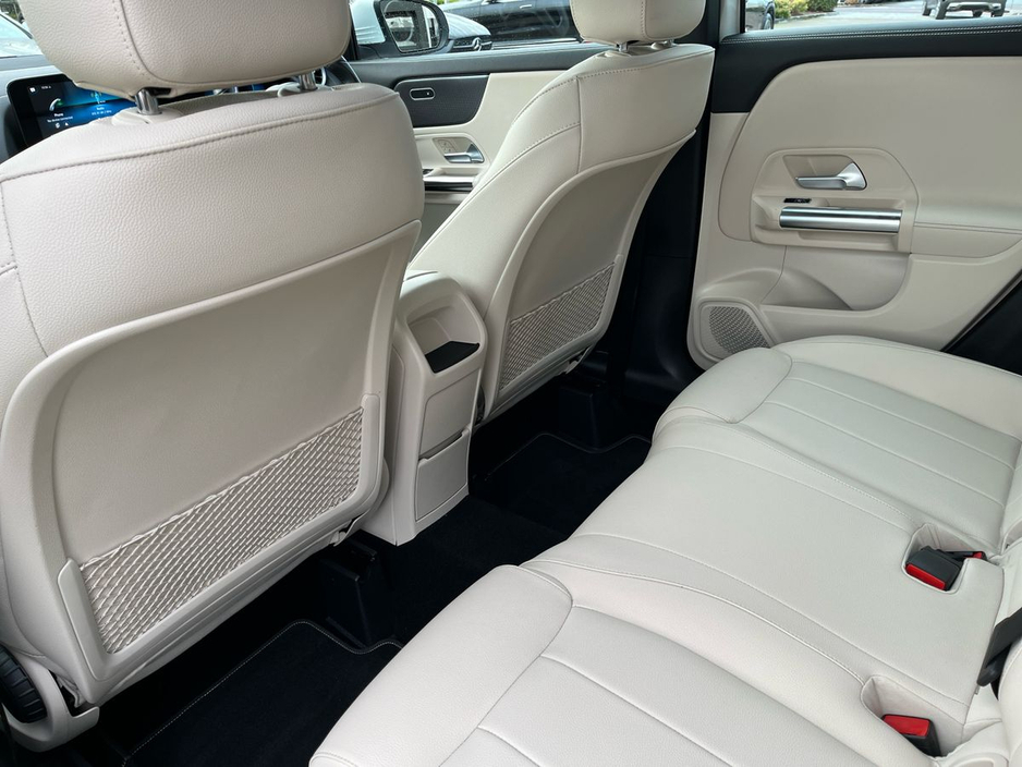 2022 Mercedes-Benz GLA Class - image 21