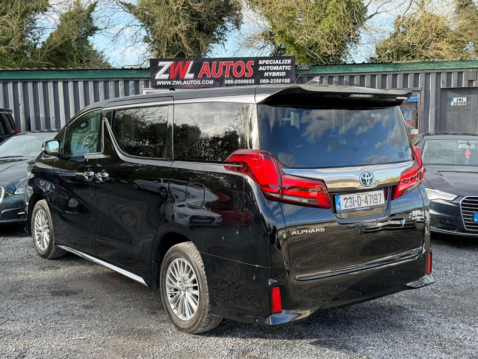 2023 Toyota Alphard - image 6