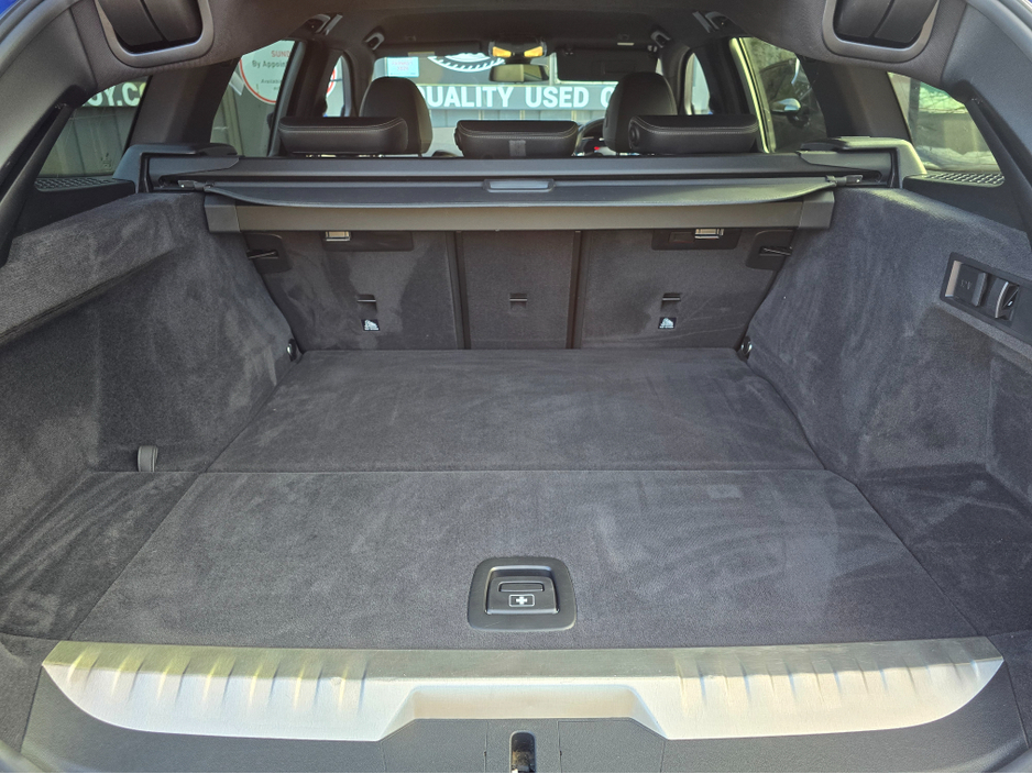 2022 BMW 3 Series - image 33