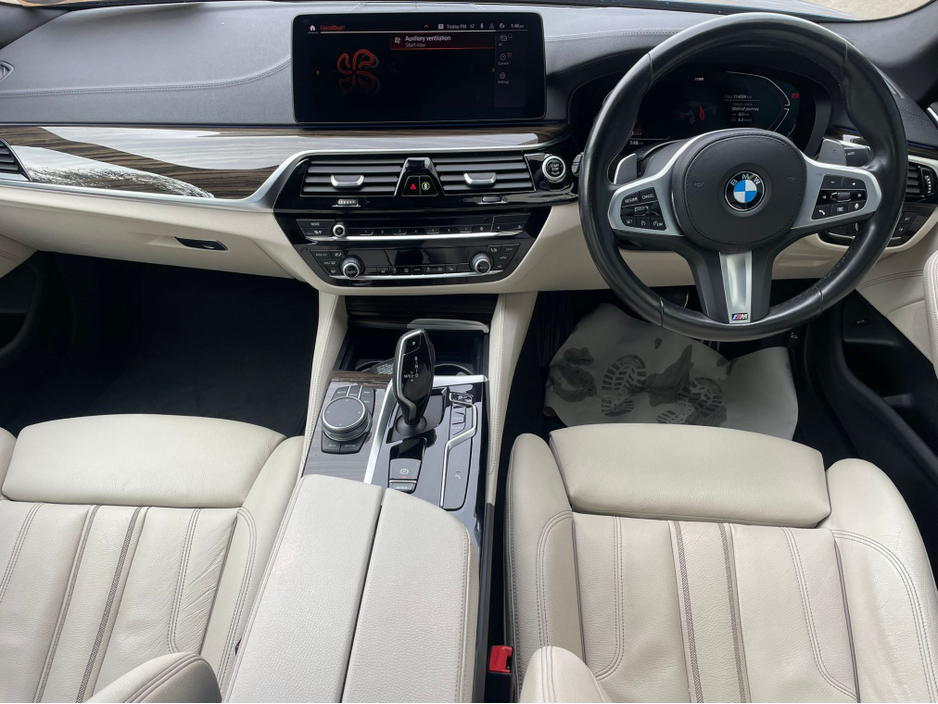 2021 BMW 5 Series - image 8