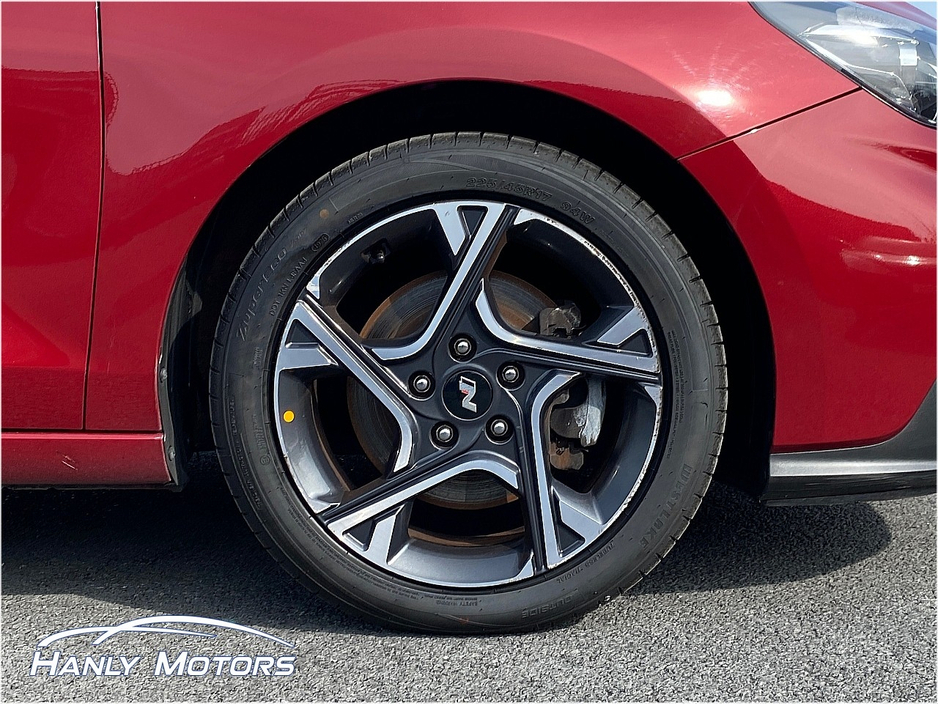 2022 Hyundai i30 - image 11