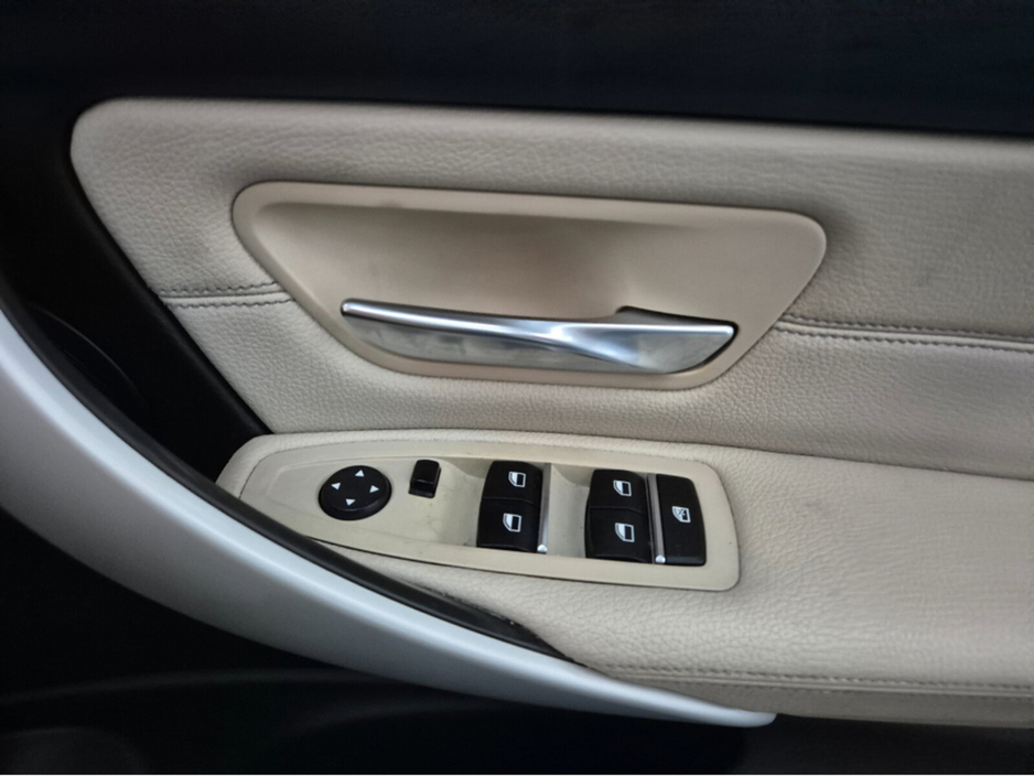 2018 BMW 3 Series - image 5