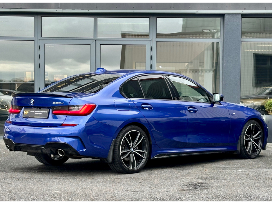 2021 BMW 3 Series - image 3