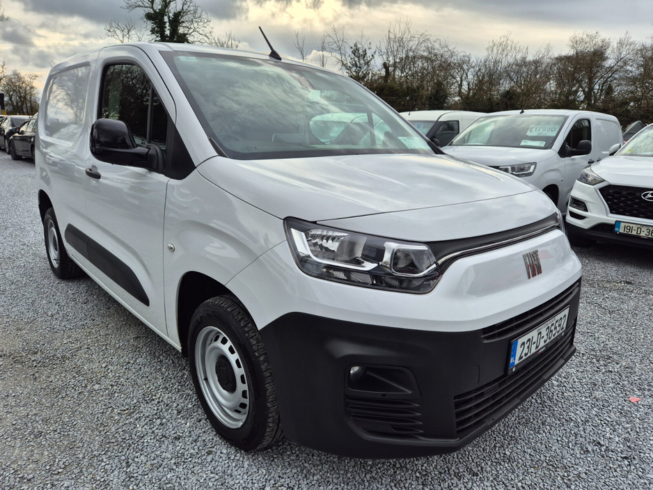 2023 Fiat Doblo - image 4