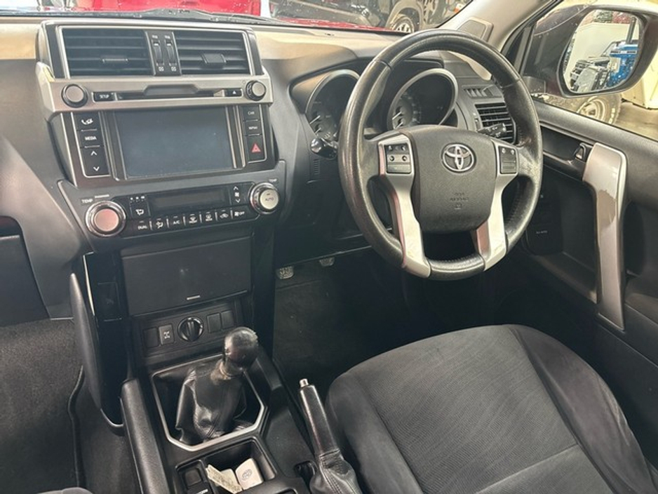 2016 Toyota Landcruiser - image 8