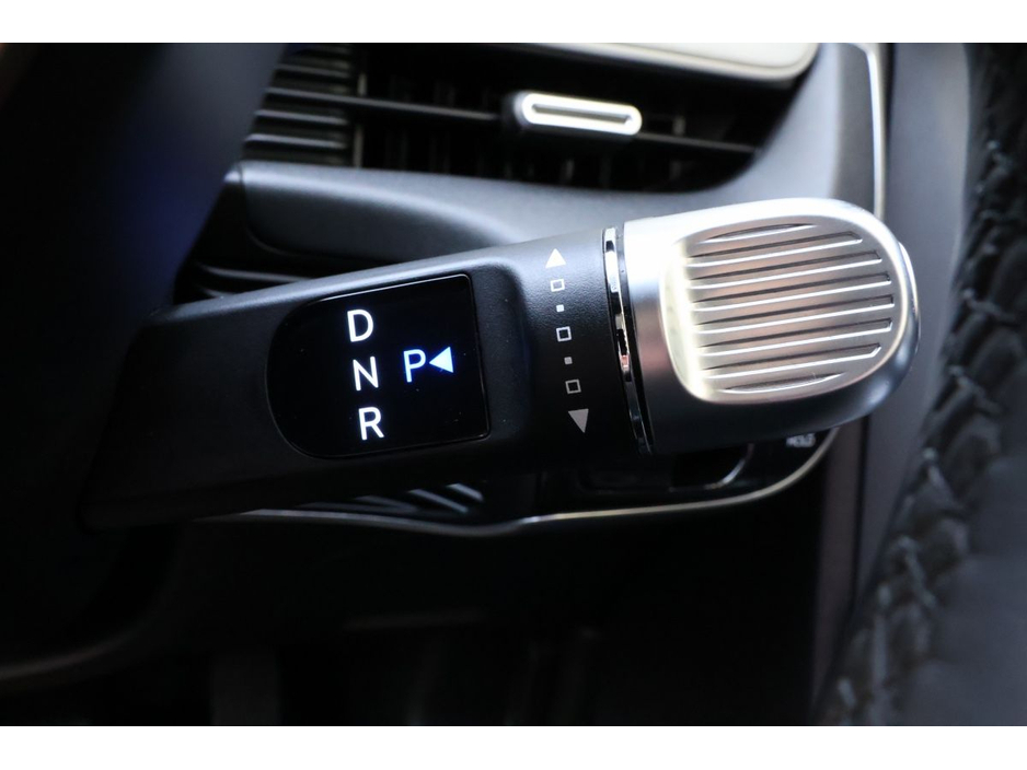 2022 Hyundai Ioniq - image 13