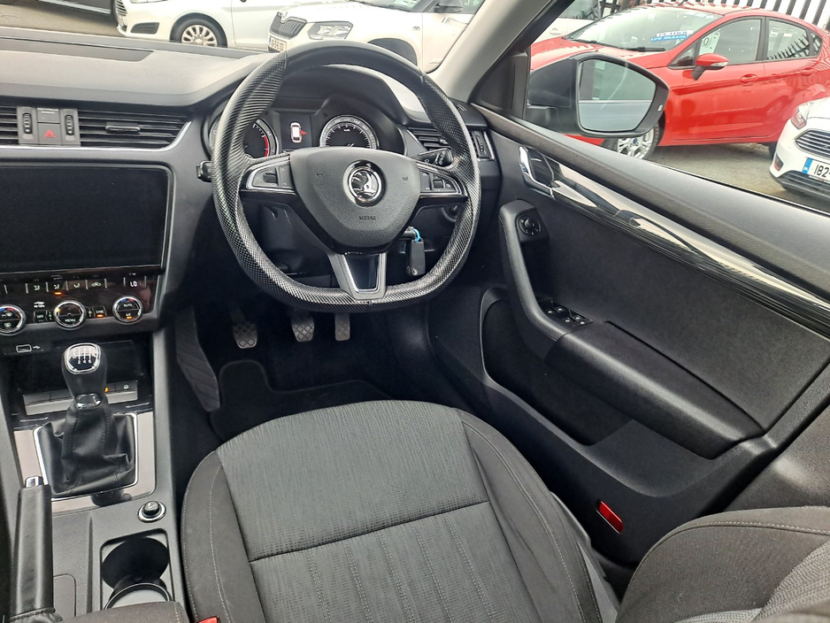 2020 Skoda Octavia - image 20