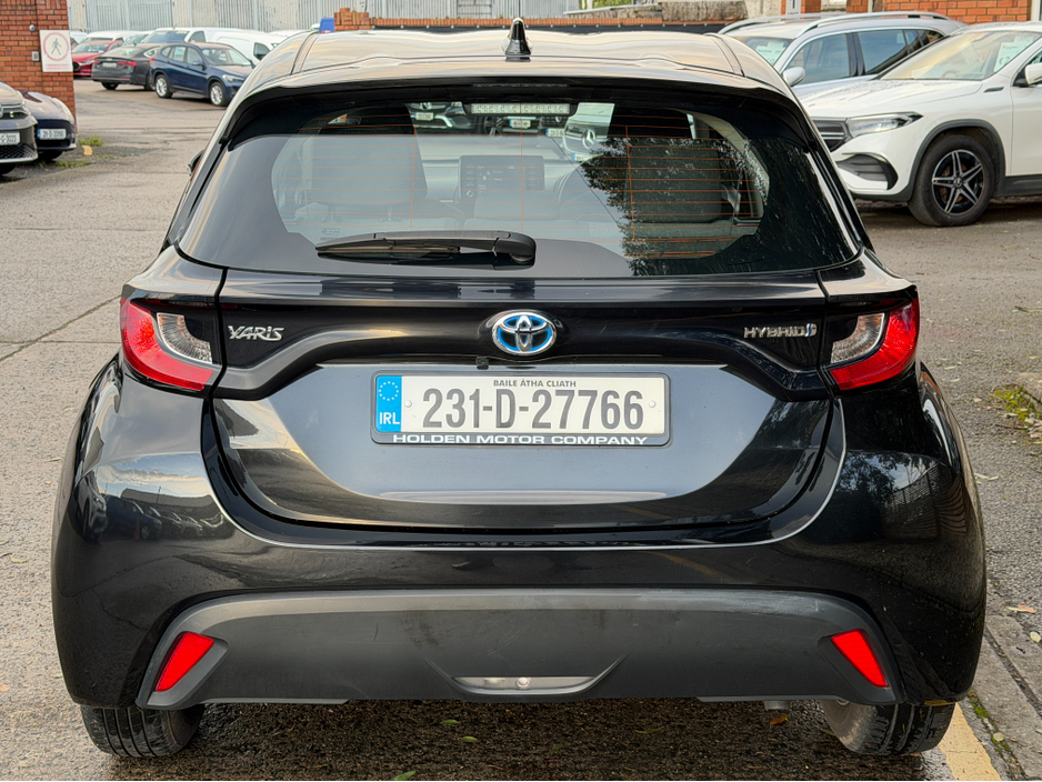2023 Toyota Yaris 1.5 HYBRID..REAR CAMERA..APPLE CARPLAY €16,900