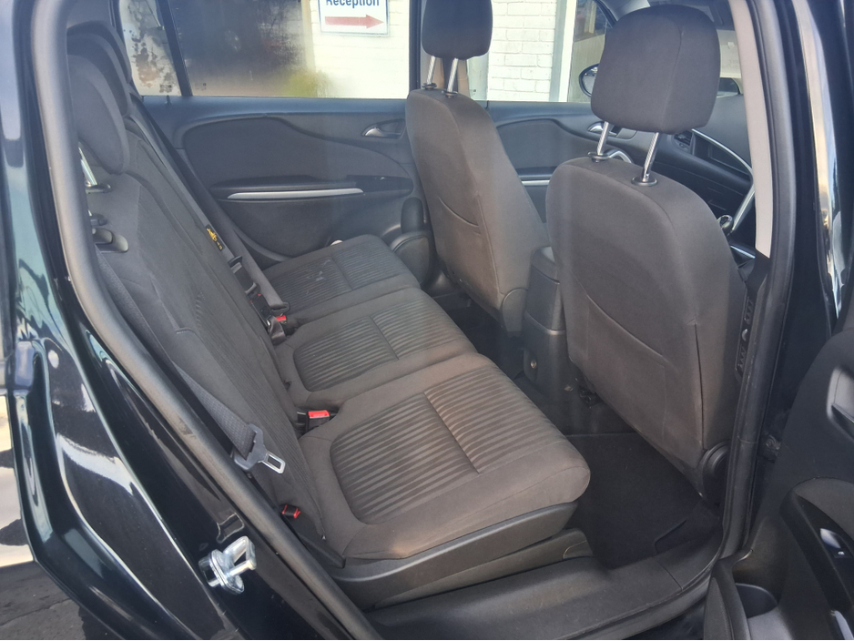 2017 Opel Zafira - image 6
