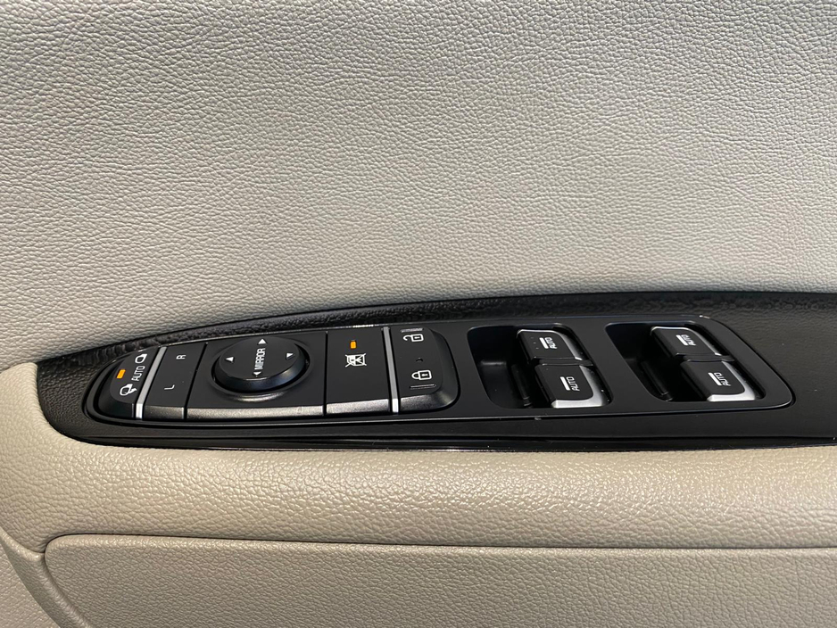 2016 Kia Optima - image 24