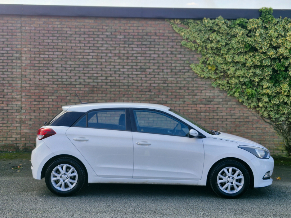 2017 Hyundai i20 - image 16