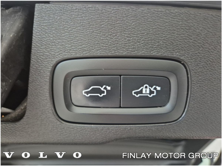 2021 Volvo XC60 - image 20