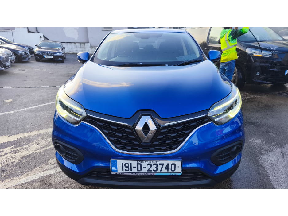 2019 Renault Kadjar - image 2