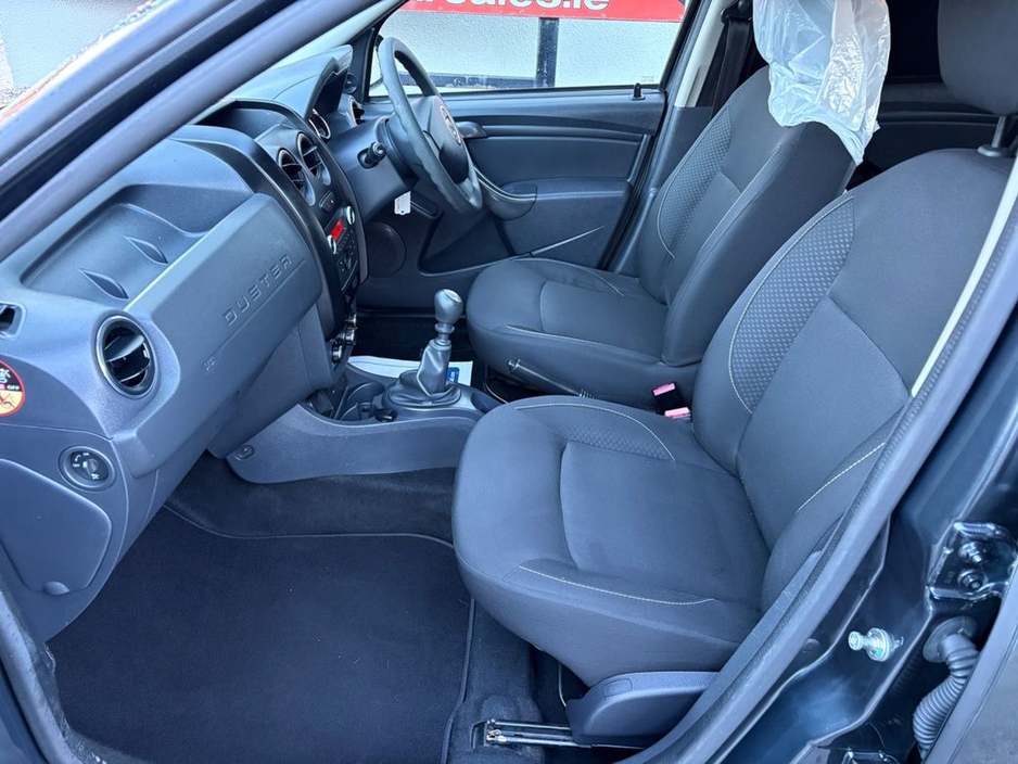 2017 Dacia Duster - image 4