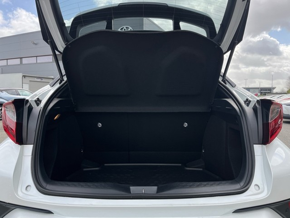 2023 Toyota C-HR - image 10