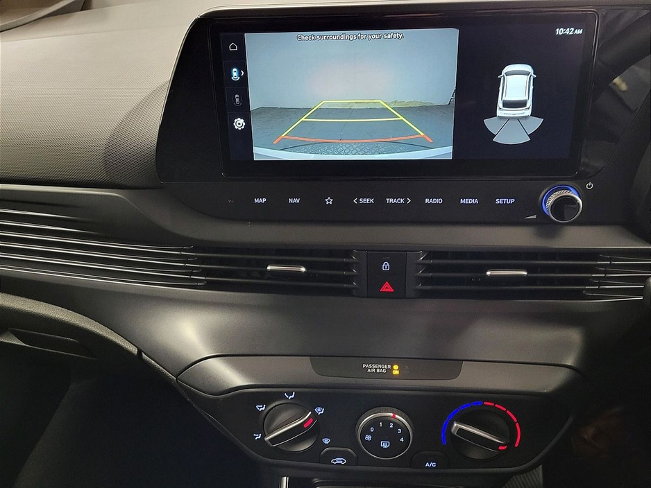 2025 Hyundai i20 - image 8