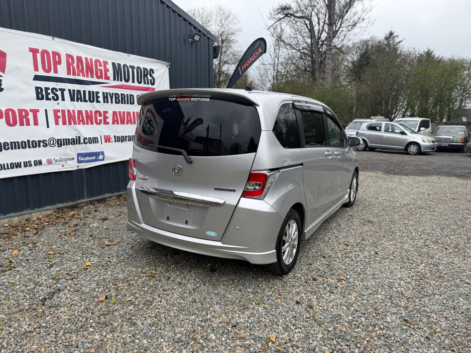2015 Honda Freed - image 6