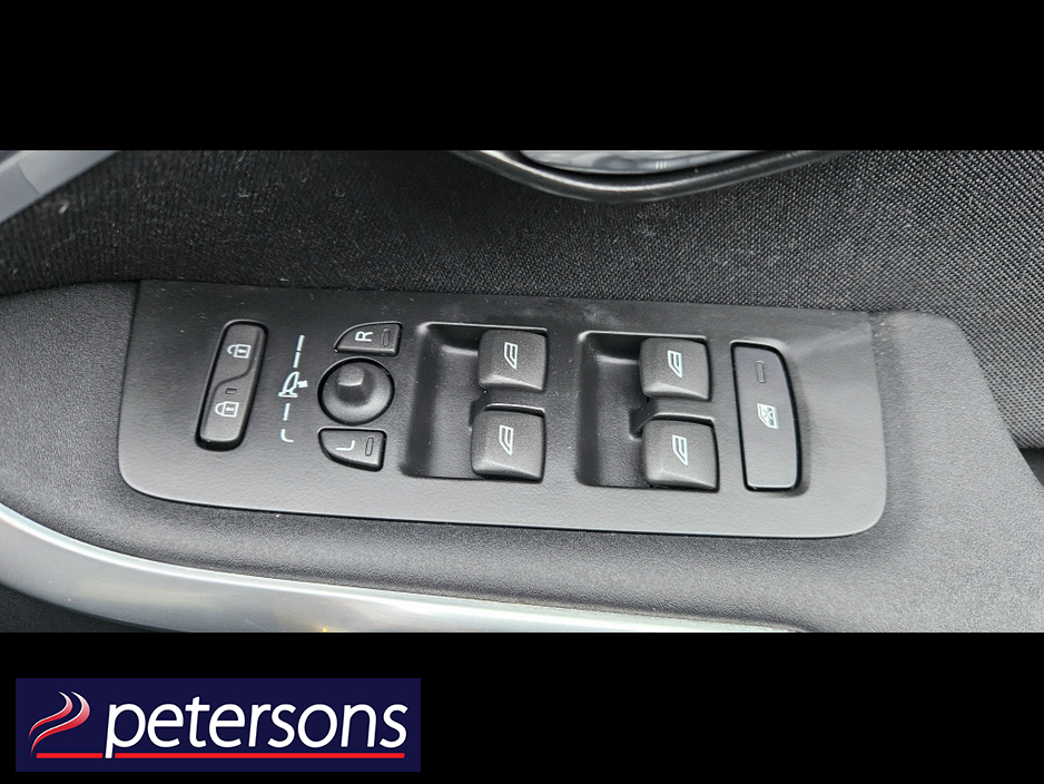 2017 Volvo V40 2.0 D2 MOMENTUM NAV + 120BHP 5DR €12,950