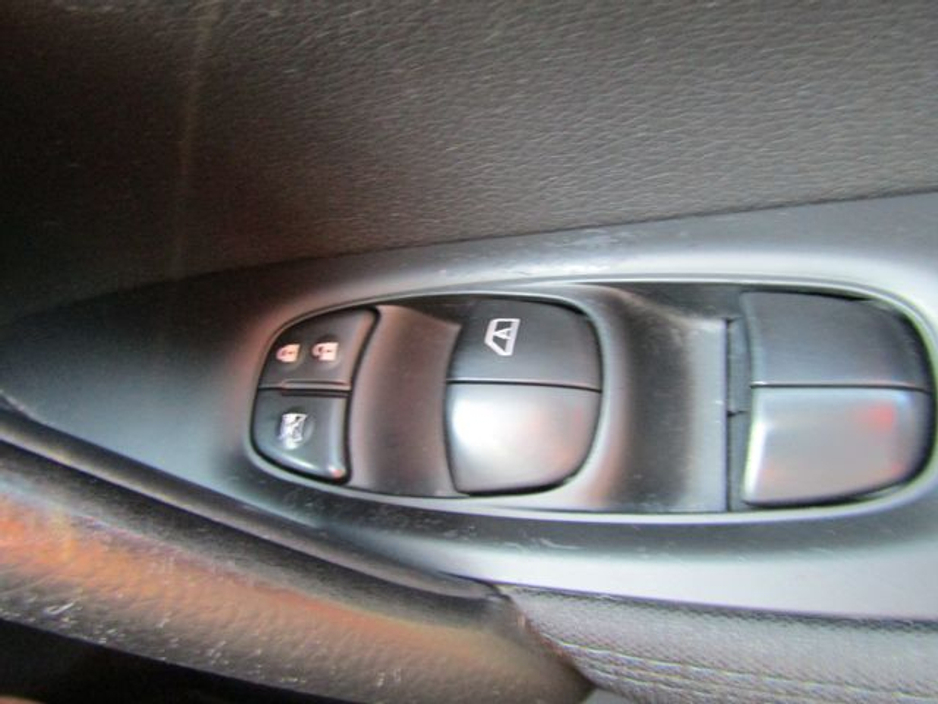 2016 Nissan Qashqai - image 23