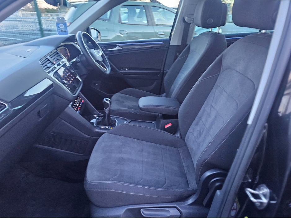 2023 Volkswagen Tiguan - image 21