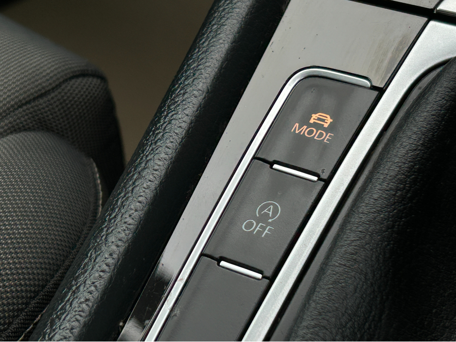 2015 Volkswagen Golf - image 15