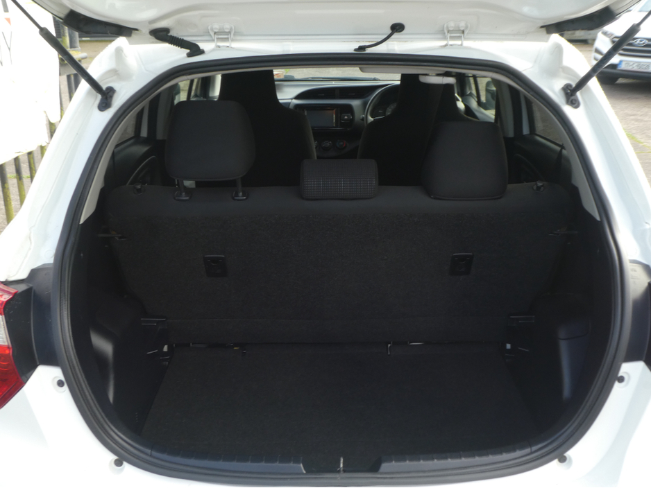 2018 Toyota Yaris - image 9