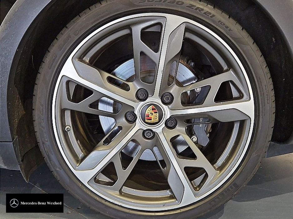 2023 Porsche Taycan - image 5