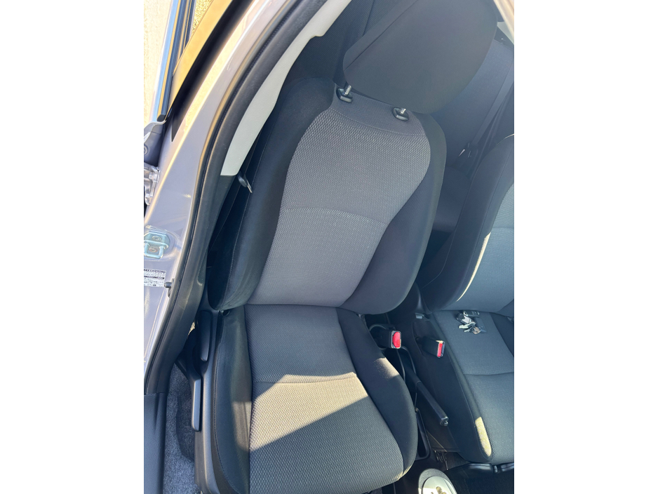 2013 Toyota Vitz - image 5